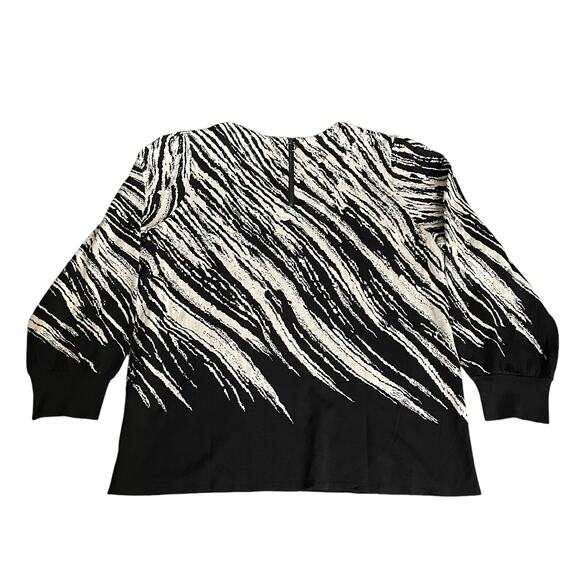 Chico's Women's Black and White Pullover Knit Sweater Size 3 (US Size 16-18) - Picture 2 of 4